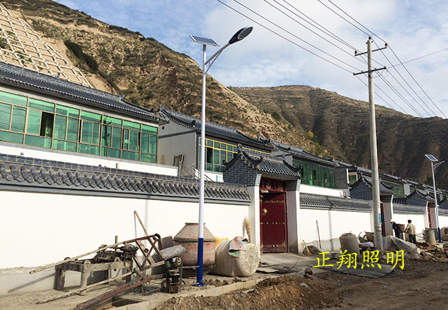 新農(nóng)村太陽能路燈廠家