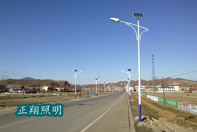 鄉(xiāng)村道路太陽能路燈