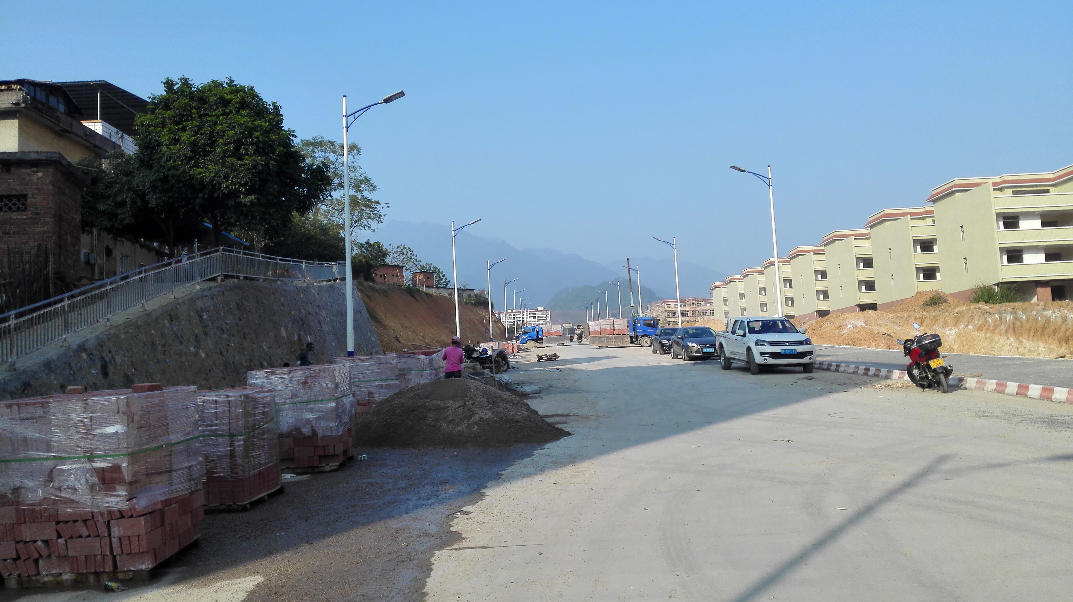 廣東省-韶關市-乳源LED路燈安裝測試亮燈-LED路燈案例 (3)