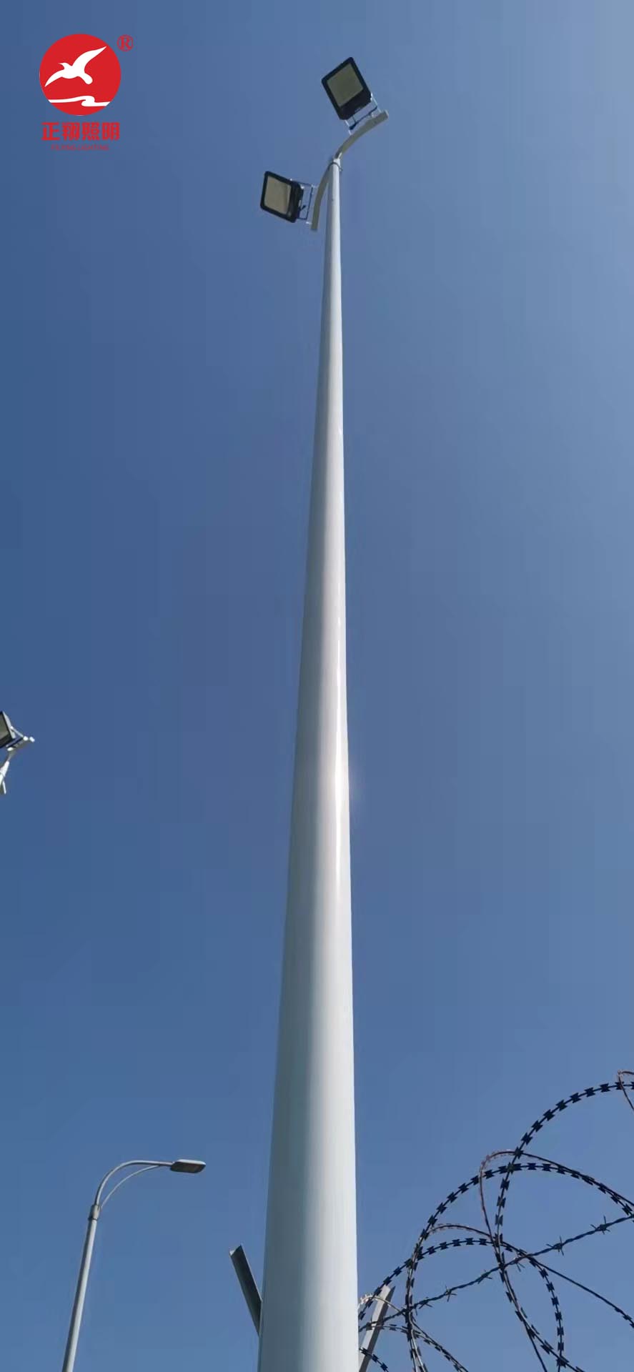 海南機電學校12米球場路燈工程案例