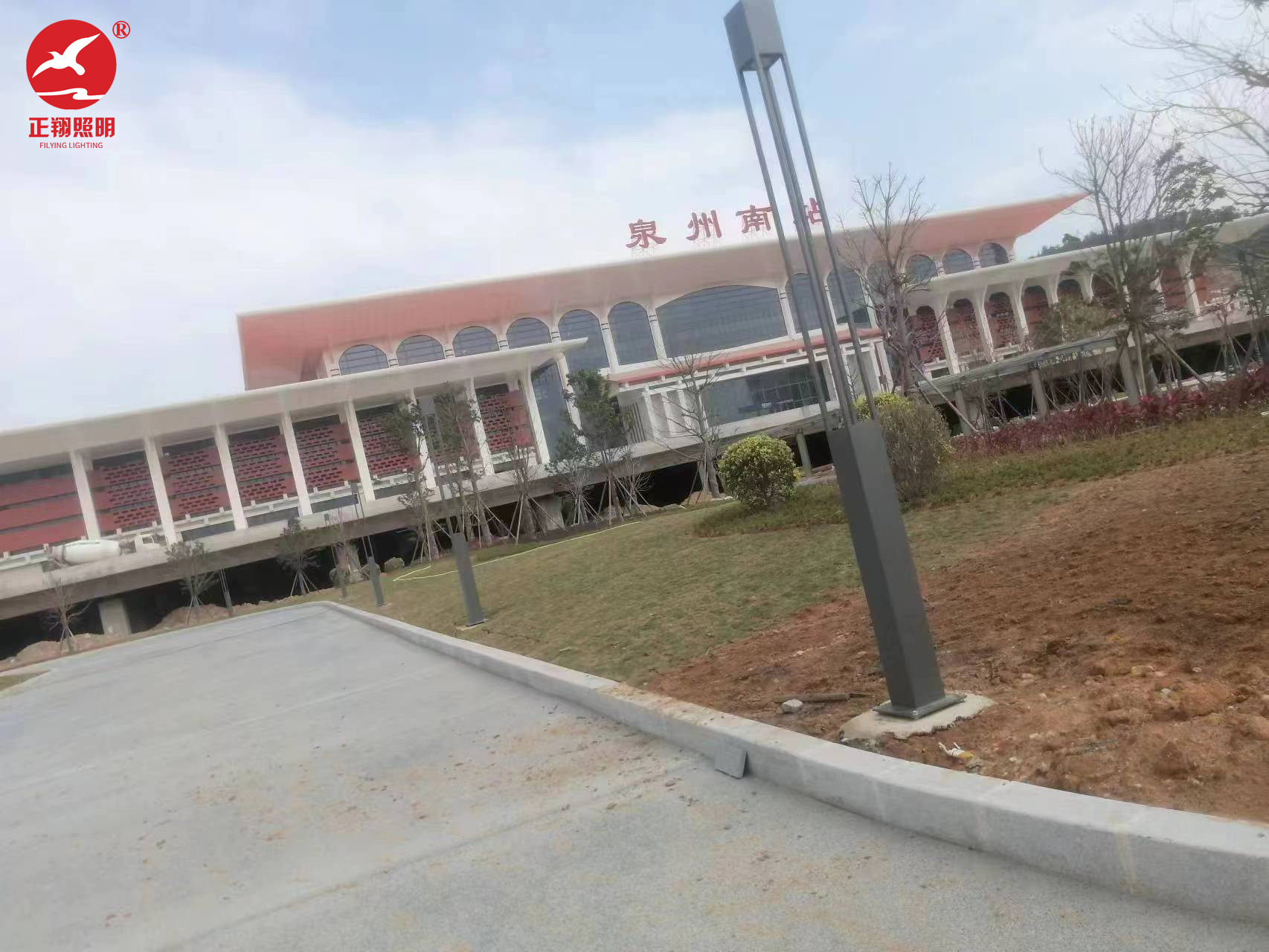 現(xiàn)代簡約庭院燈工程案例