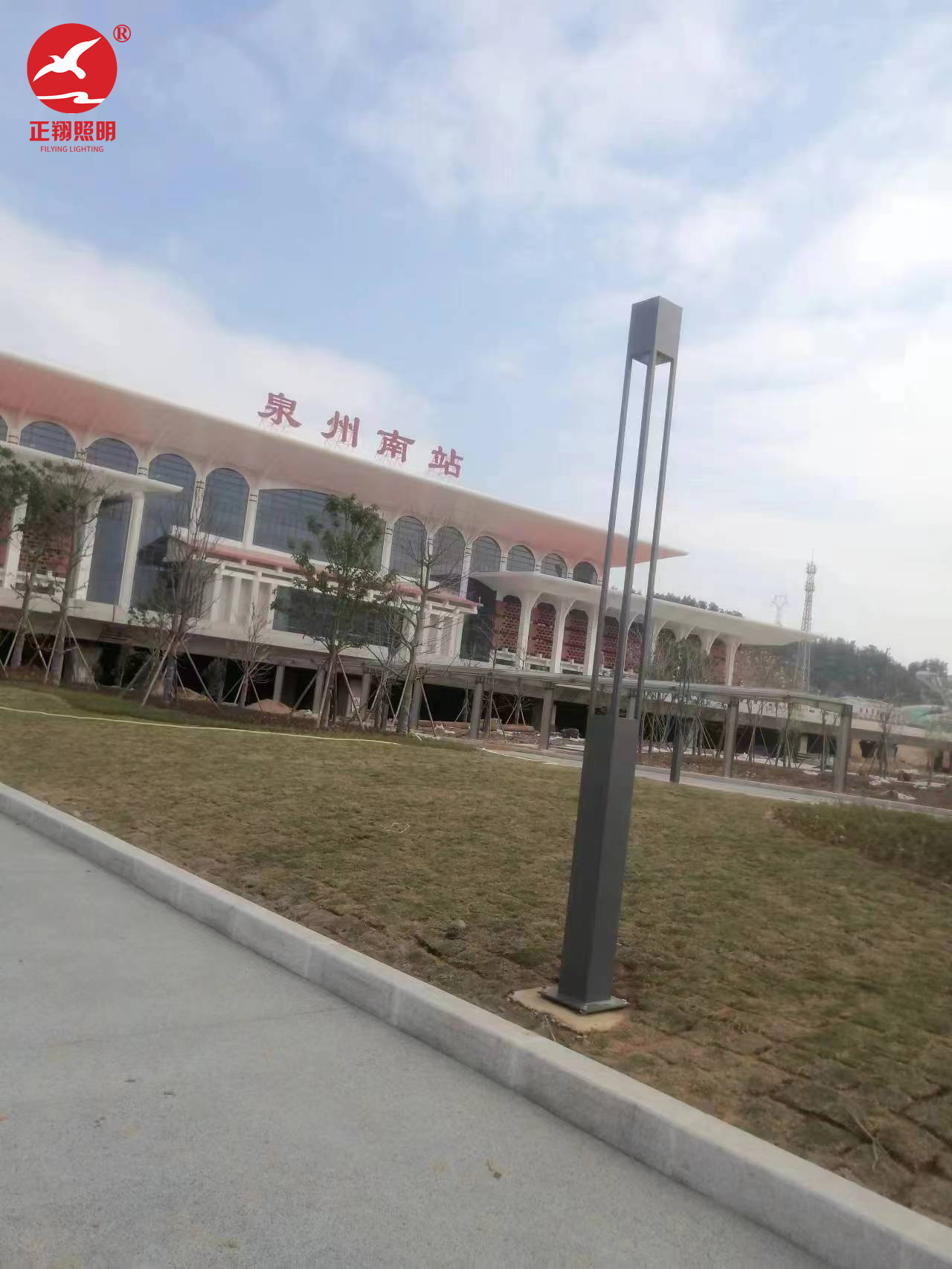 現(xiàn)代簡約庭院燈工程案例