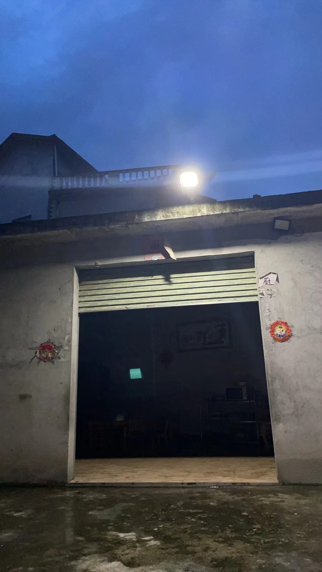 廣東河源農(nóng)村太陽(yáng)能掛壁燈安裝工程案例