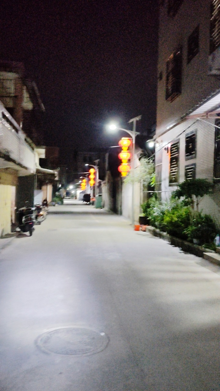 寧夏銀川街道太陽(yáng)能路燈安裝
