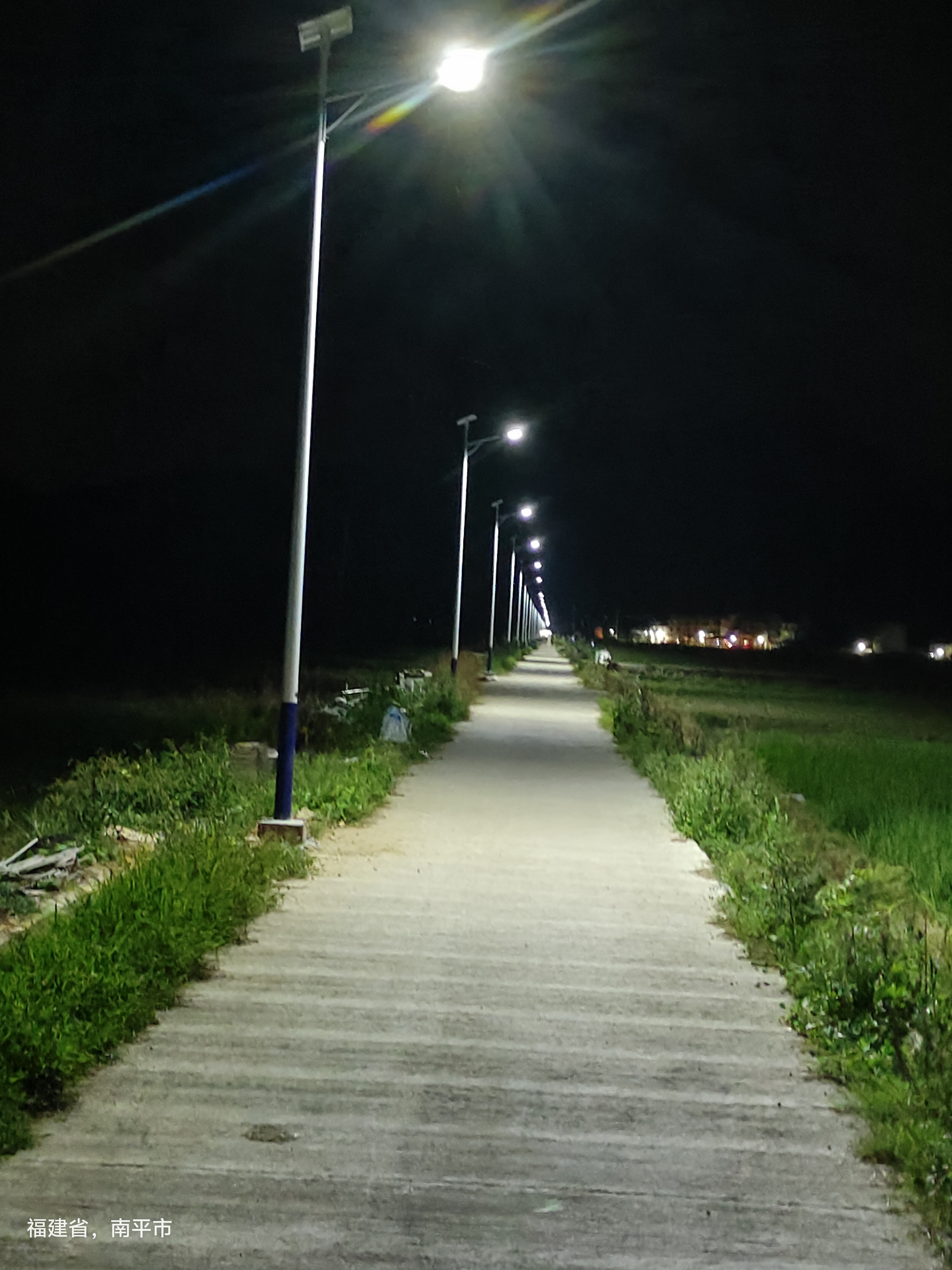 福建南平鄉(xiāng)村道路太陽(yáng)能路燈安裝